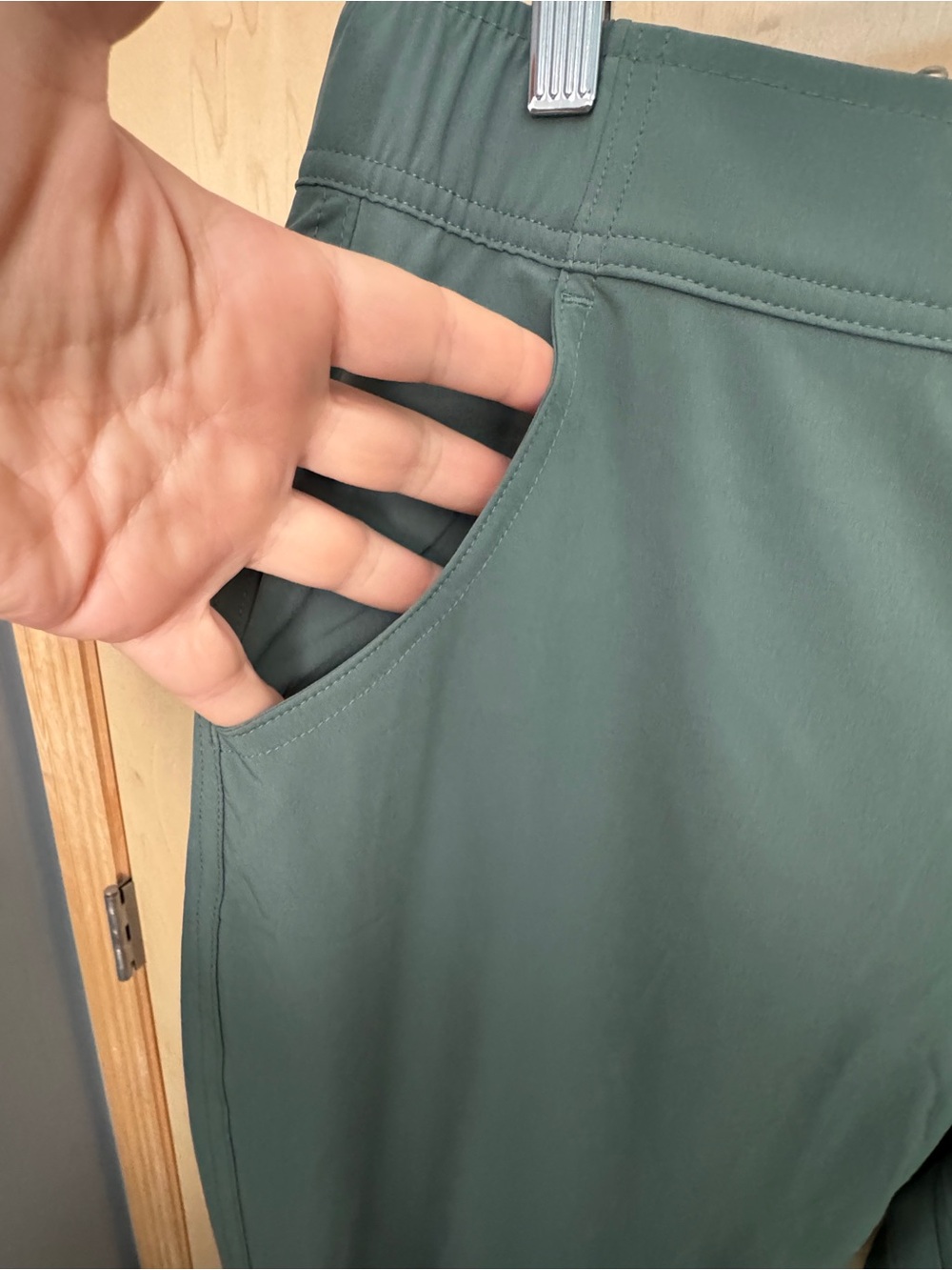 NWT women’s Eddie Bauer traveler ankle pants color green size Large item 1669563 - Picture 5 of 15